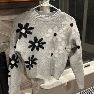 Daisy Pattern Crew Neck Sweater in Gray by Freshman1996